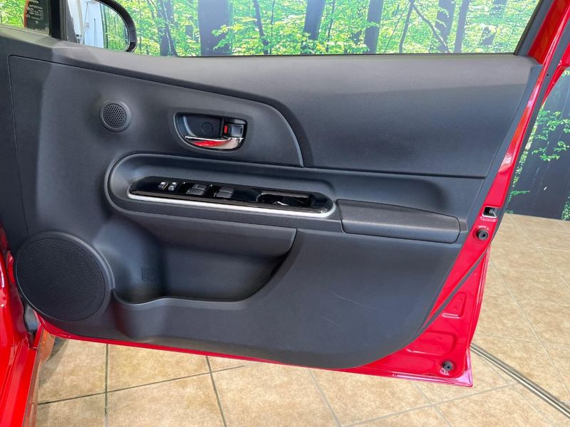 2016 Toyota Aqua DAA-NHP10 (UW-6a73fcb14b1d7)[11]
