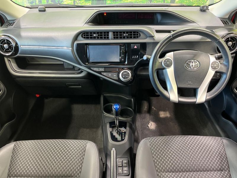 2016 Toyota Aqua DAA-NHP10 (UW-6a73fcb14b1d7)[21]