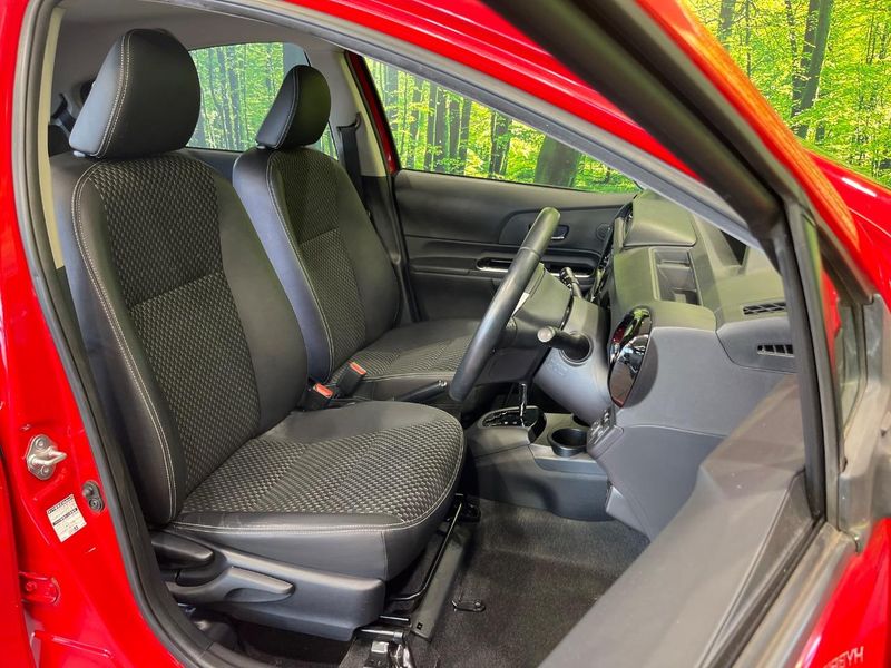 2016 Toyota Aqua DAA-NHP10 (UW-6a73fcb14b1d7)[16]