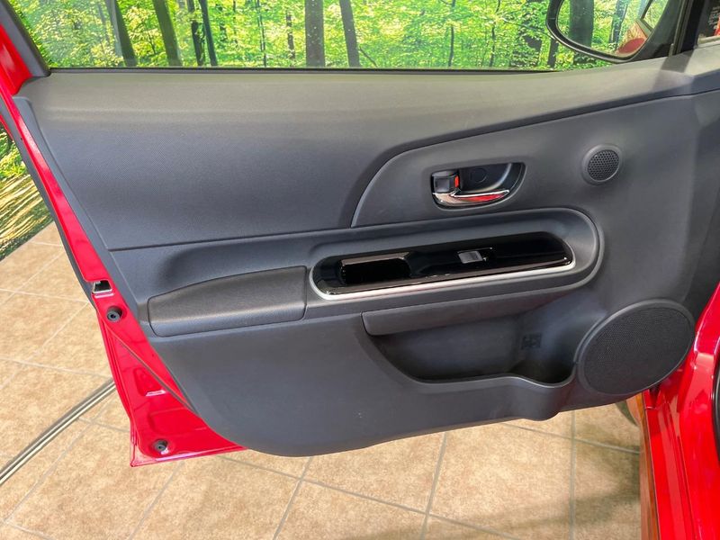 2016 Toyota Aqua DAA-NHP10 (UW-6a73fcb14b1d7)[18]