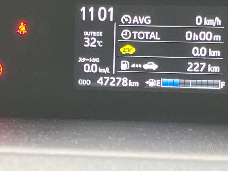 2018 Toyota Aqua DAA-NHP10 (UW-6a73fcb44933b)[2]
