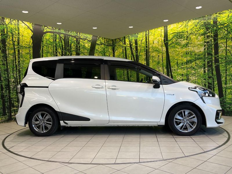 2016 Toyota Sienta DAA-NHP170G (UW-6a73fcb817417)[18]