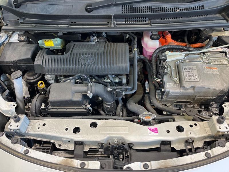 2016 Toyota Sienta DAA-NHP170G (UW-6a73fcb817417)[13]