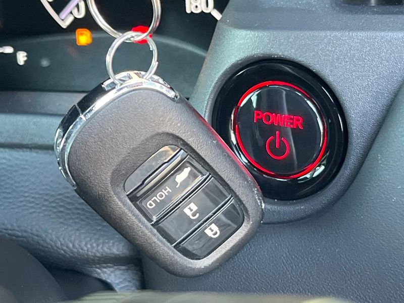 2021 Honda Vezel 6AA-RV5 (UW-6a73fce41f057)[21]