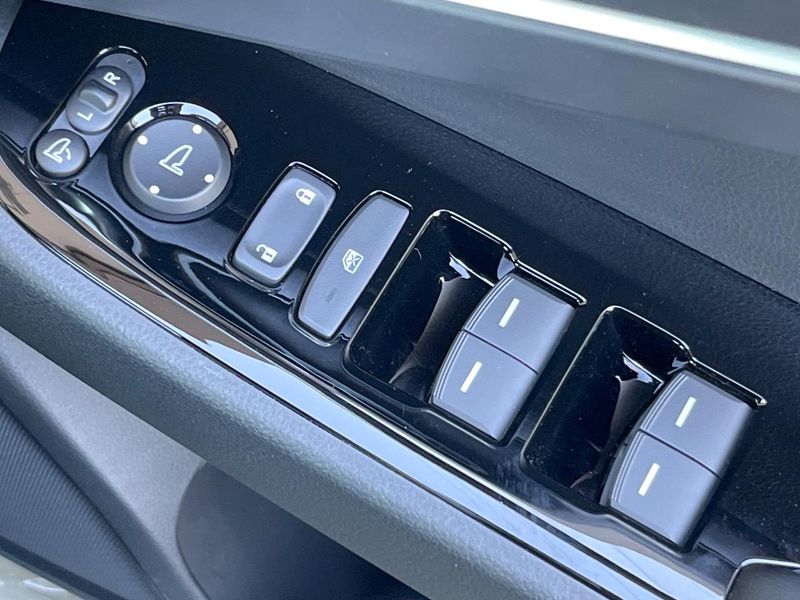 2021 Honda Vezel 6AA-RV5 (UW-6a73fce41f057)[17]