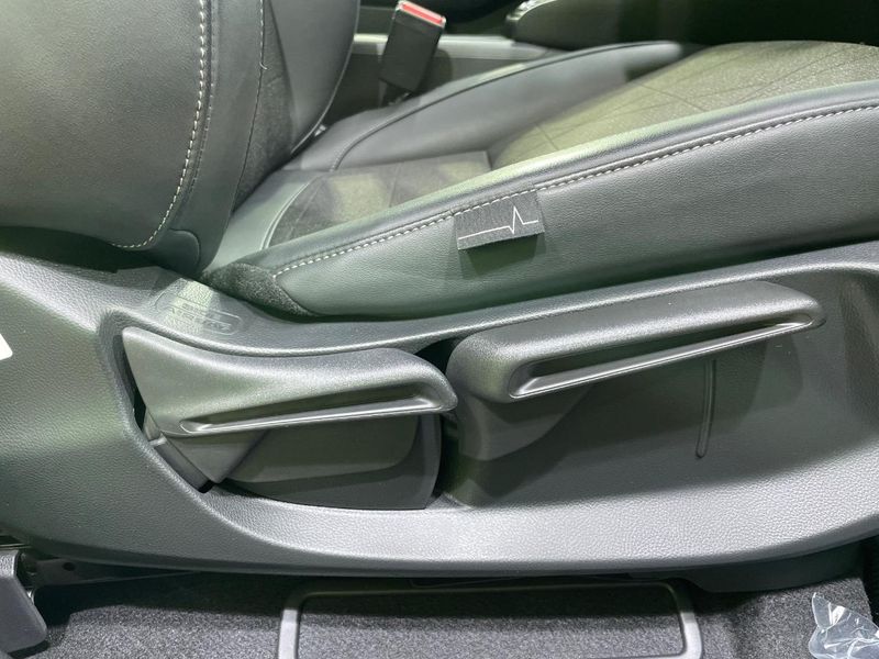2023 Honda Vezel 6AA-RV5 (UW-6a73fce707b57)[14]