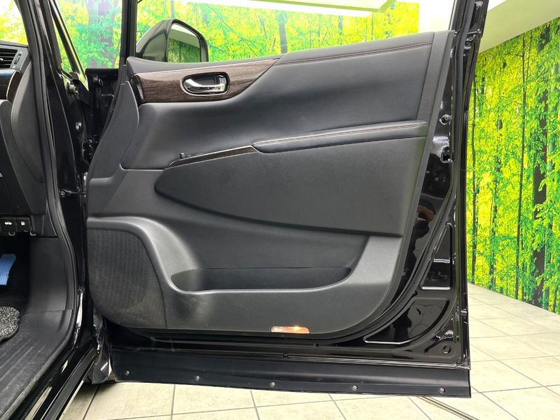 2013 Nissan Elgrand DBA-TE52 (UW-6a73fd1130bb9)[5]