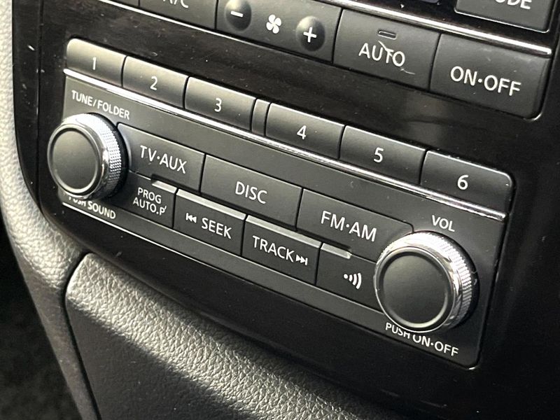 2013 Nissan Elgrand DBA-TE52 (UW-6a73fd1130bb9)[19]