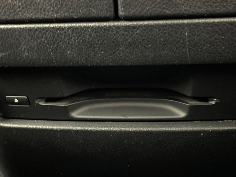 2013 Nissan Elgrand DBA-TE52 (UW-6a73fd1130bb9)[18]