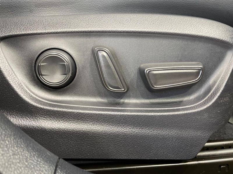 2019 Toyota Prius DAA-ZVW51 (UW-6a73fd8d615d3)[29]