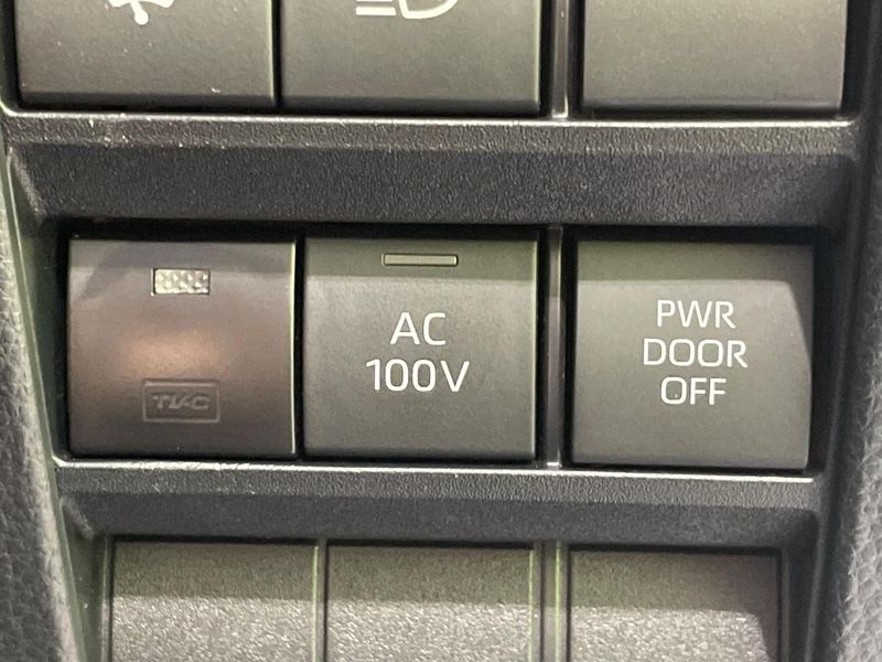 2022 Toyota Noah 6AA-ZWR90W (UW-6a73fda77157f)[13]