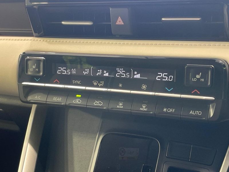 2022 Toyota Noah 6AA-ZWR90W (UW-6a73fda77157f)[19]