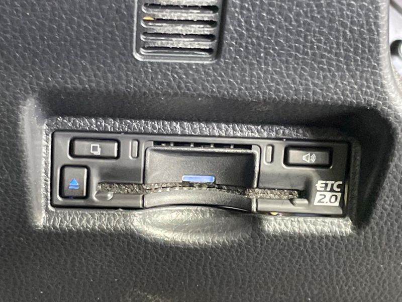 2022 Toyota Voxy 6AA-ZWR90W (UW-6a73fda815f58)[11]