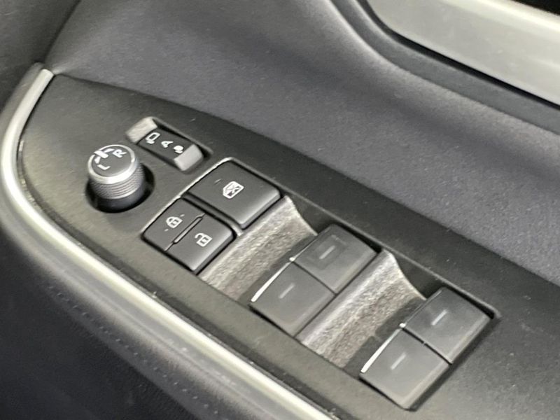 2022 Toyota Voxy 6AA-ZWR90W (UW-6a73fda815f58)[5]