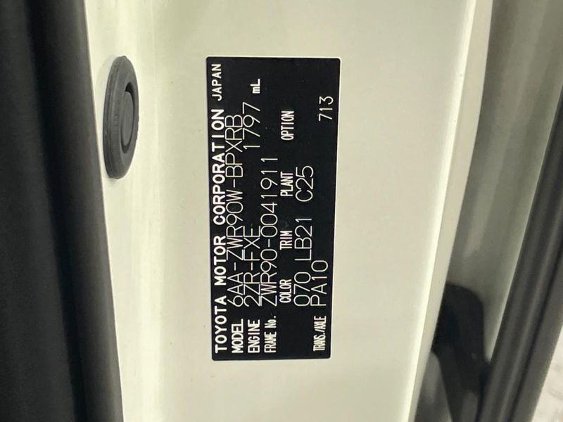 2022 Toyota Voxy 6AA-ZWR90W (UW-6a73fda815f58)[1]