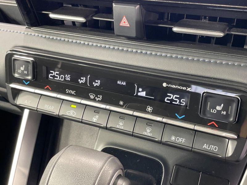 2022 Toyota Voxy 6AA-ZWR90W (UW-6a73fda815f58)[20]