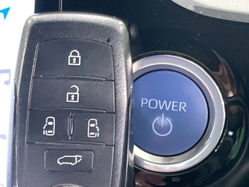 2022 Toyota Voxy 6AA-ZWR90W (UW-6a73fda815f58)[6]