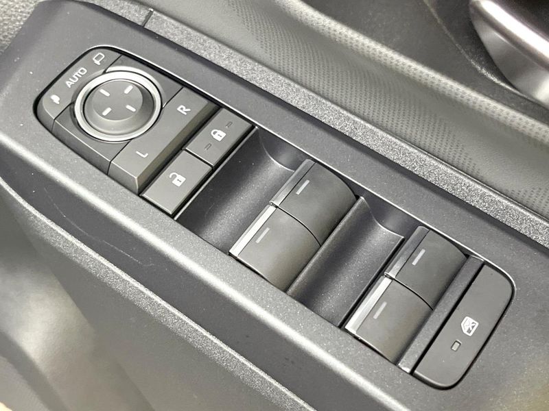 2026 Toyota RAV4 6AA-AXAN64 (UW-6a754b64191a2)[12]