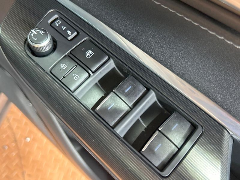 2023 Toyota Harrier Hybrid 6AA-AXUH80 (UW-6a754b6be4dd5)[29]