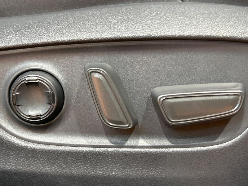 2023 Toyota Harrier Hybrid 6AA-AXUH80 (UW-6a754b6be4dd5)[23]