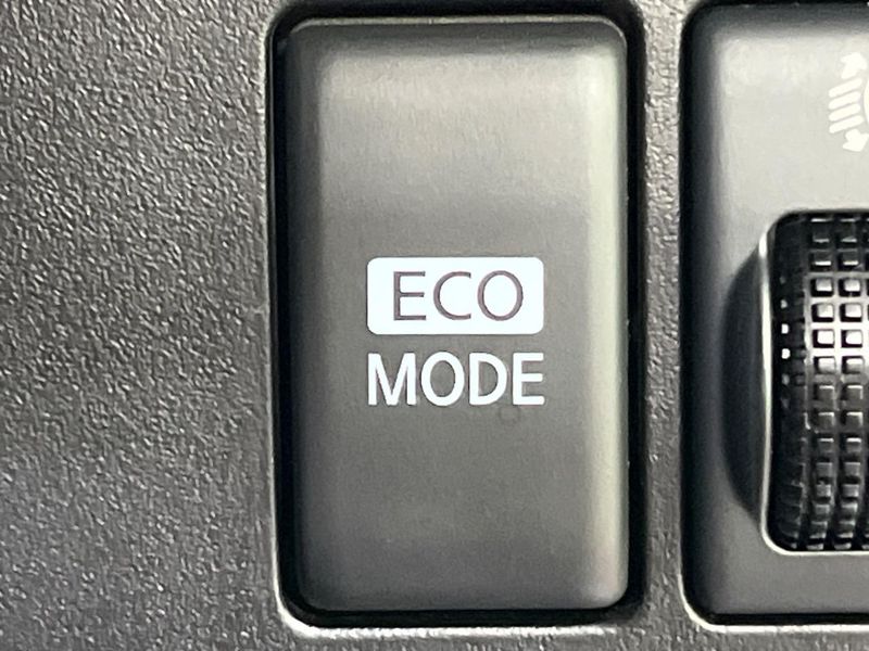 2011 Nissan Note DBA-E11 (UW-6a754be6719d9)[16]