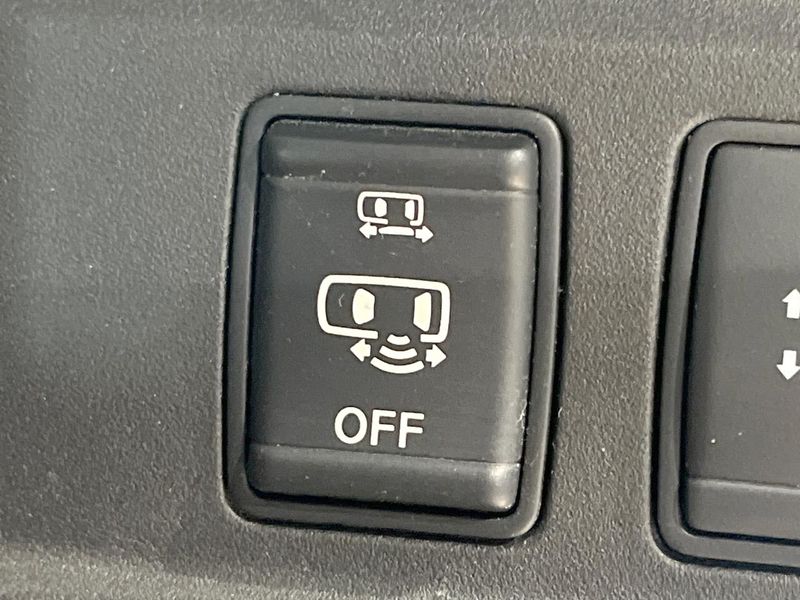 2017 Nissan Serena DAA-GFC27 (UW-6a754c120bd91)[19]