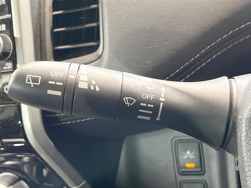 2017 Nissan Serena DAA-GFC27 (UW-6a754c120bd91)[26]