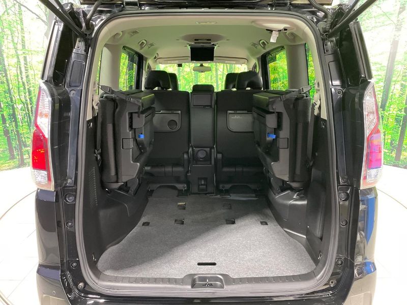 2017 Nissan Serena DAA-GFC27 (UW-6a754c1531ee1)[14]