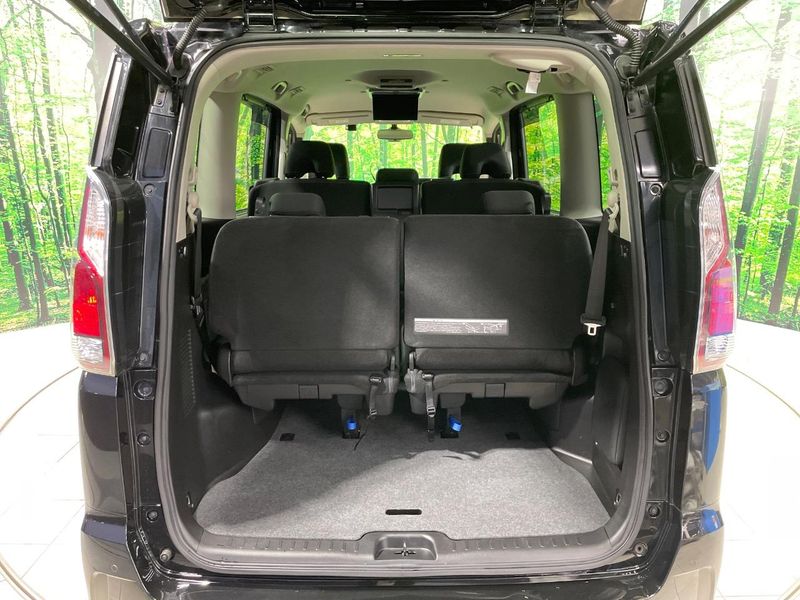 2017 Nissan Serena DAA-GFC27 (UW-6a754c1531ee1)[16]