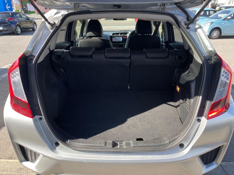 2014 Honda Fit Hybrid DAA-GP6 (UW-6a754c30a24c4)[25]