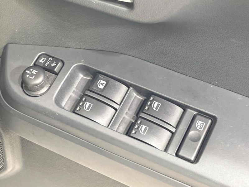2016 Daihatsu Wake DBA-LA700S (UW-6a754d460acfe)[5]