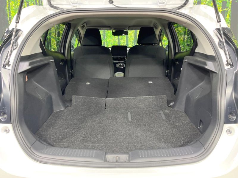 2023 Toyota Aqua 6AA-MXPK11 (UW-6a754e125b08d)[18]