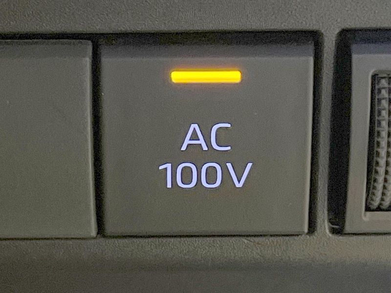 2023 Toyota Aqua 6AA-MXPK11 (UW-6a754e126528d)[20]