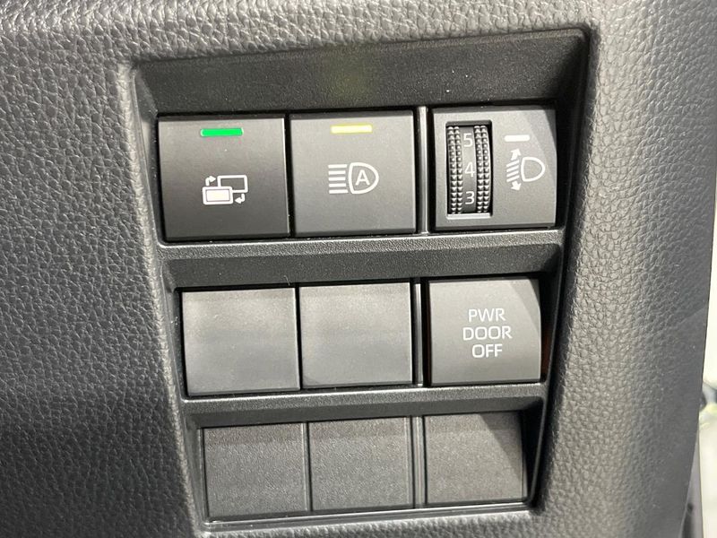 2024 Toyota Voxy 6BA-MZRA90W (UW-6a754e44a8398)[18]