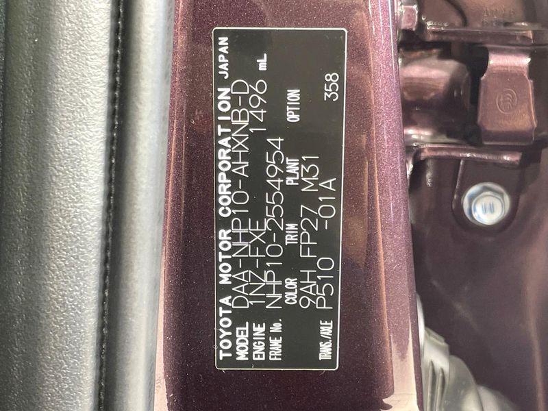 2016 Toyota Aqua DAA-NHP10 (UW-6a754e50f3272)[1]