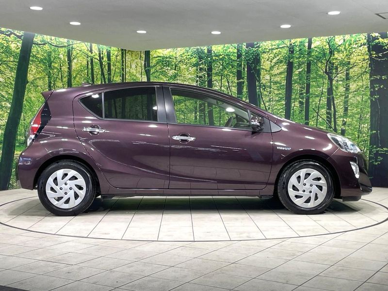 2016 Toyota Aqua DAA-NHP10 (UW-6a754e50f3272)[24]