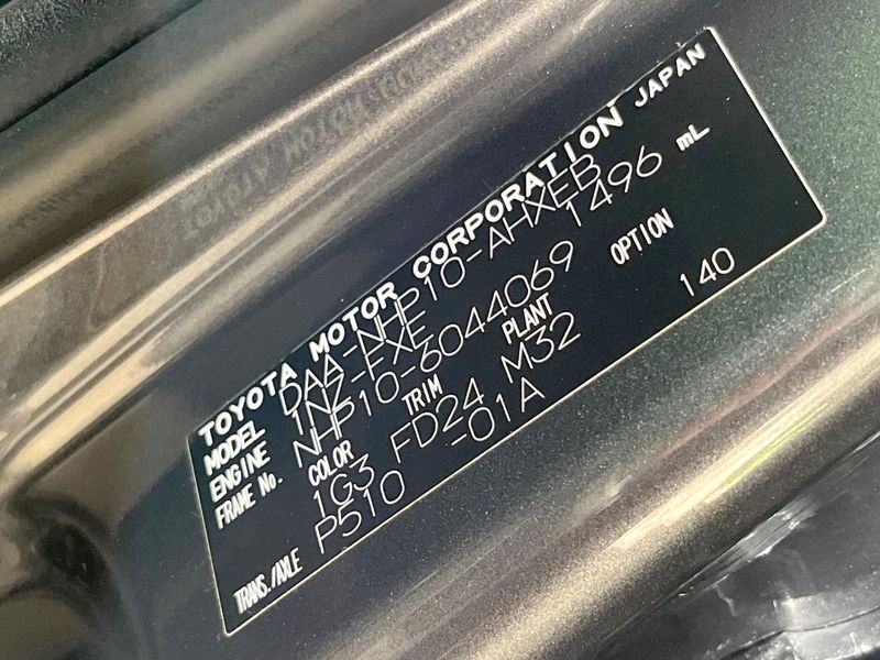2012 Toyota Aqua DAA-NHP10 (UW-6a754e5479969)[1]