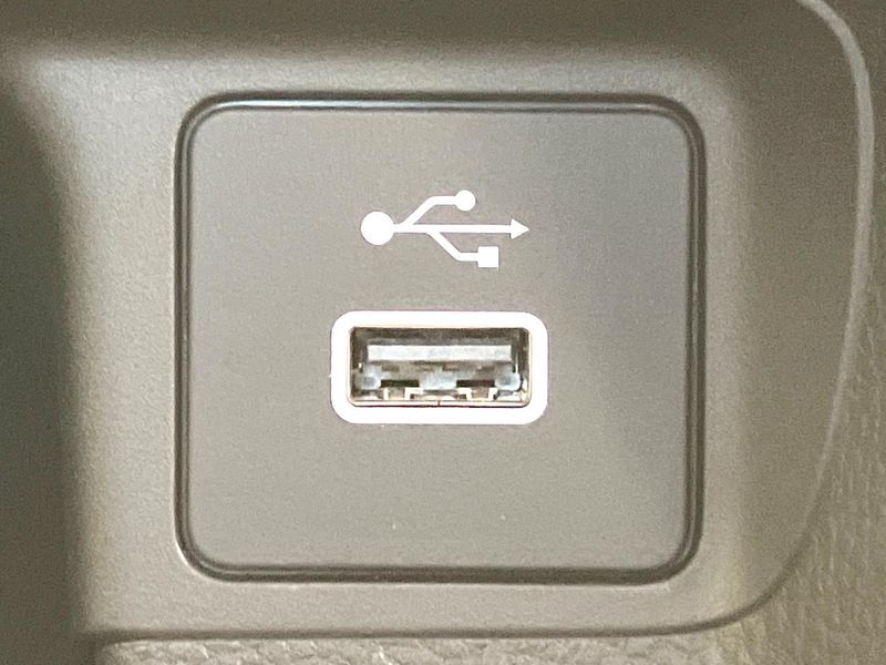 2023 Honda Vezel 6AA-RV5 (UW-6a754e9332814)[12]