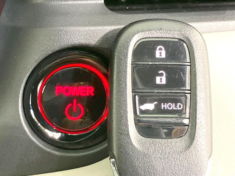 2023 Honda Vezel 6AA-RV5 (UW-6a754e9332814)[27]