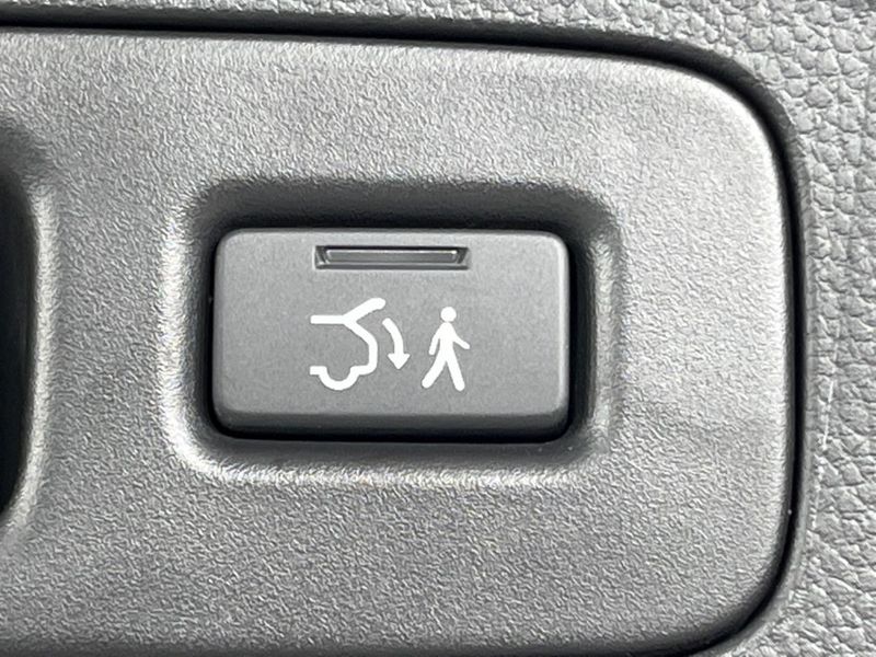 2025 Honda Vezel 6AA-RV5 (UW-6a754e976451b)[16]