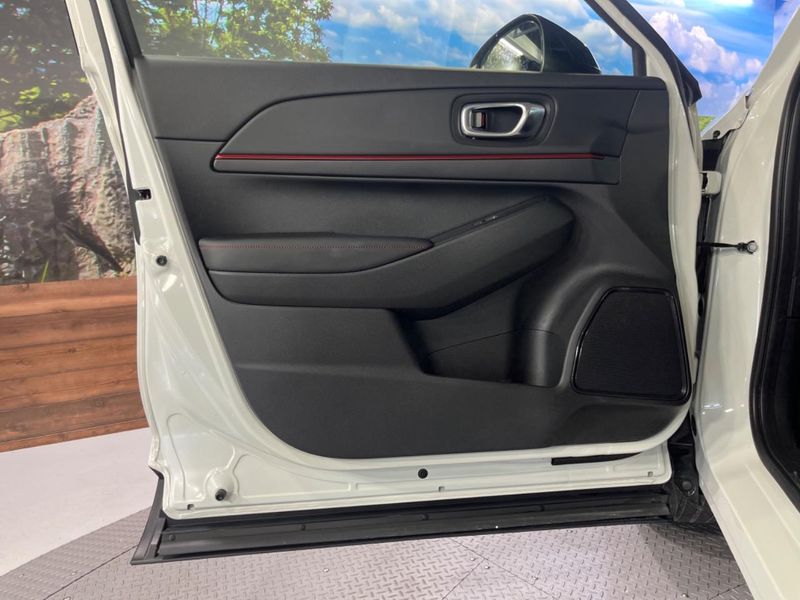 2025 Honda Vezel 6AA-RV5 (UW-6a754e976451b)[28]
