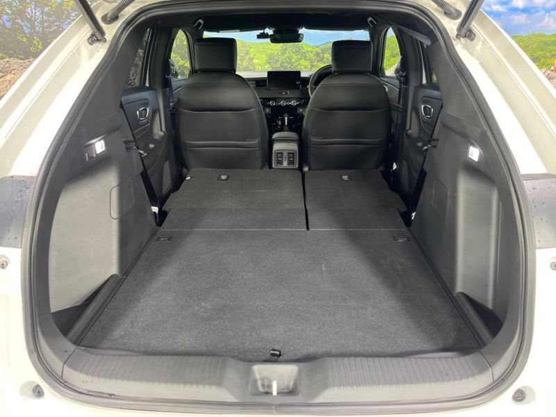 2025 Honda Vezel 6AA-RV5 (UW-6a754e976451b)[14]