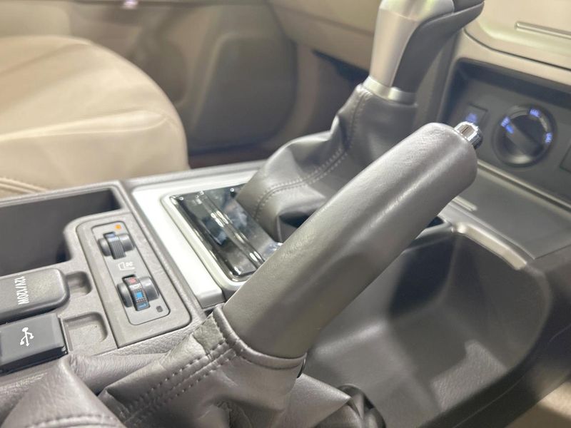 2022 Toyota Land Cruiser Prado 3BA-TRJ150W (UW-6a754ec51d97d)[29]