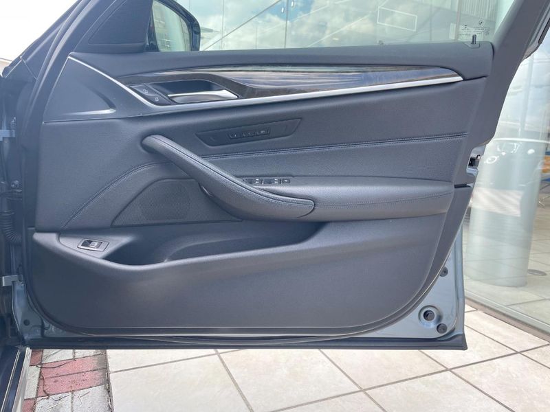 2018 BMW 5 Series LDA-JC20 (UW-6a754ef48f29b)[26]