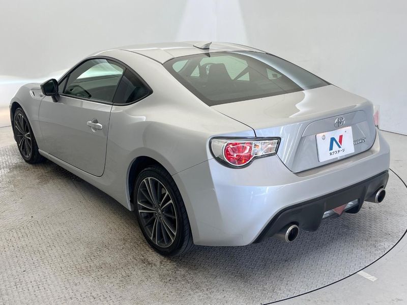 2012 Toyota 86 DBA-ZN6 (UW-6a754f16503ef)[20]