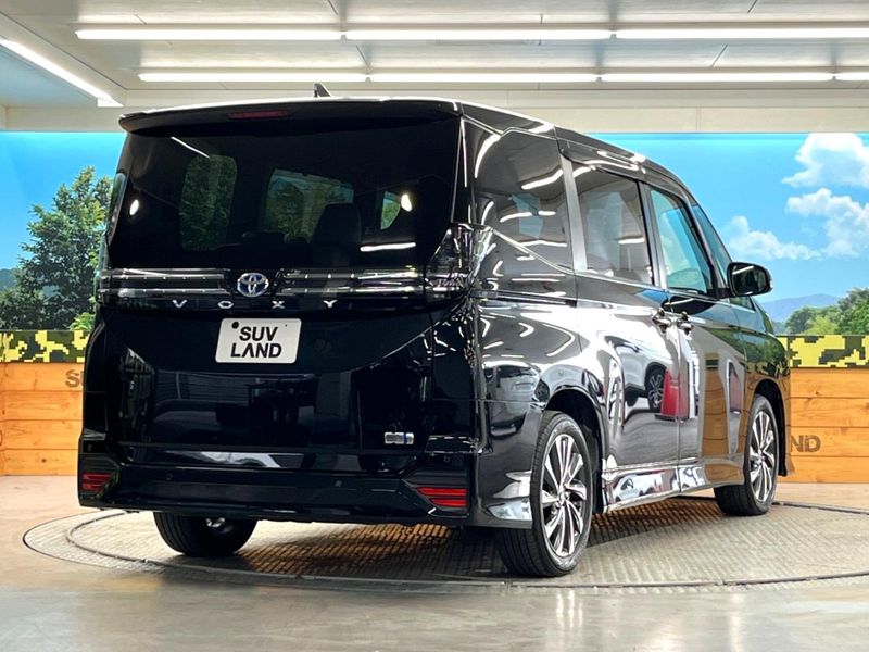 2023 Toyota Voxy 6AA-ZWR90W (UW-6a754f674a48d)[16]