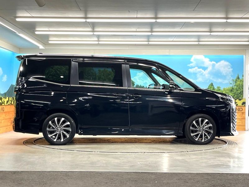 2023 Toyota Voxy 6AA-ZWR90W (UW-6a754f674a48d)[18]