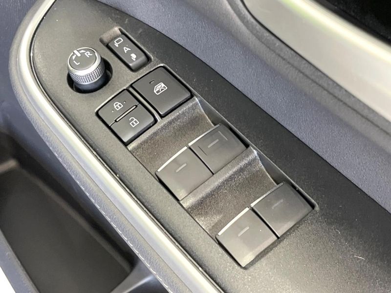 2023 Toyota Noah 6AA-ZWR90W (UW-6a754f694a892)[28]
