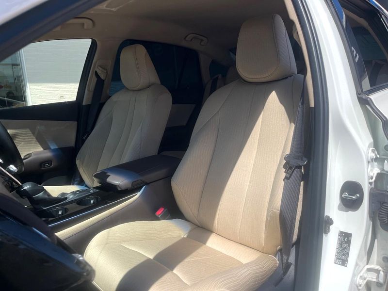 2018 Toyota Crown Hybrid 6AA-AZSH20 (UW-6a769cff1fc0d)[28]
