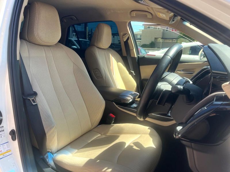 2018 Toyota Crown Hybrid 6AA-AZSH20 (UW-6a769cff1fc0d)[29]